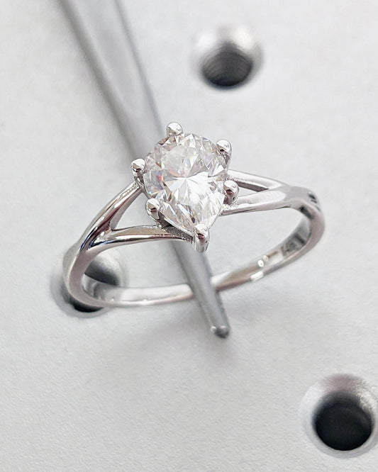 1.2 CT Round Solitaire Moissanite Engagement Ring