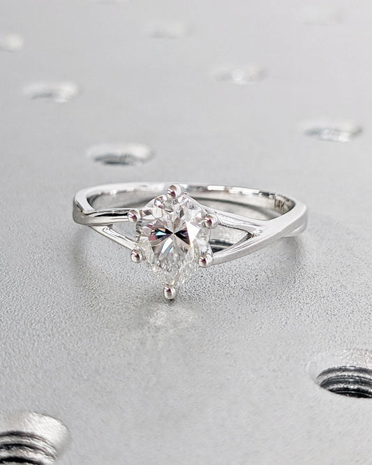 1.2 CT Round Solitaire Moissanite Engagement Ring