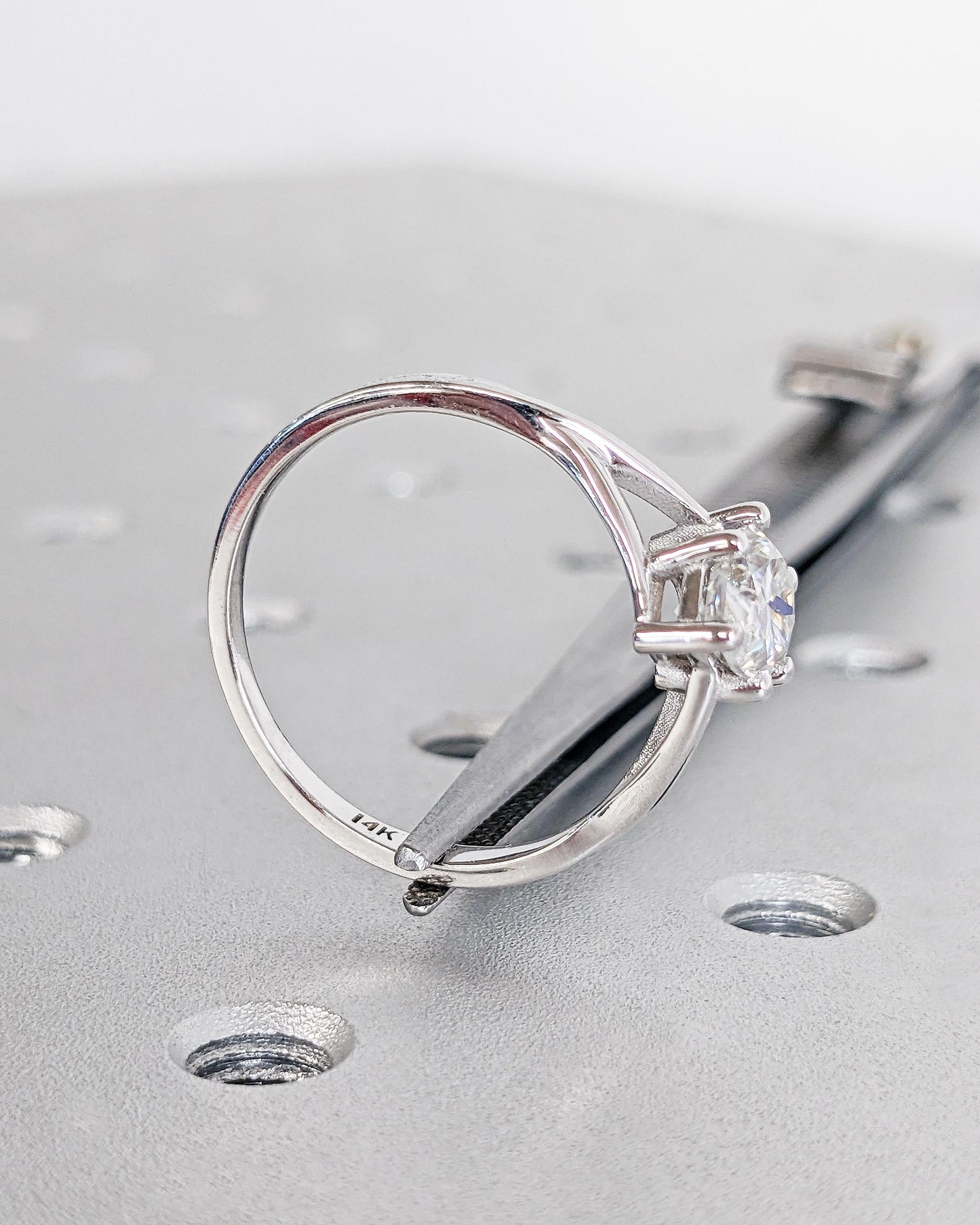 1.2 CT Round Solitaire Moissanite Engagement Ring