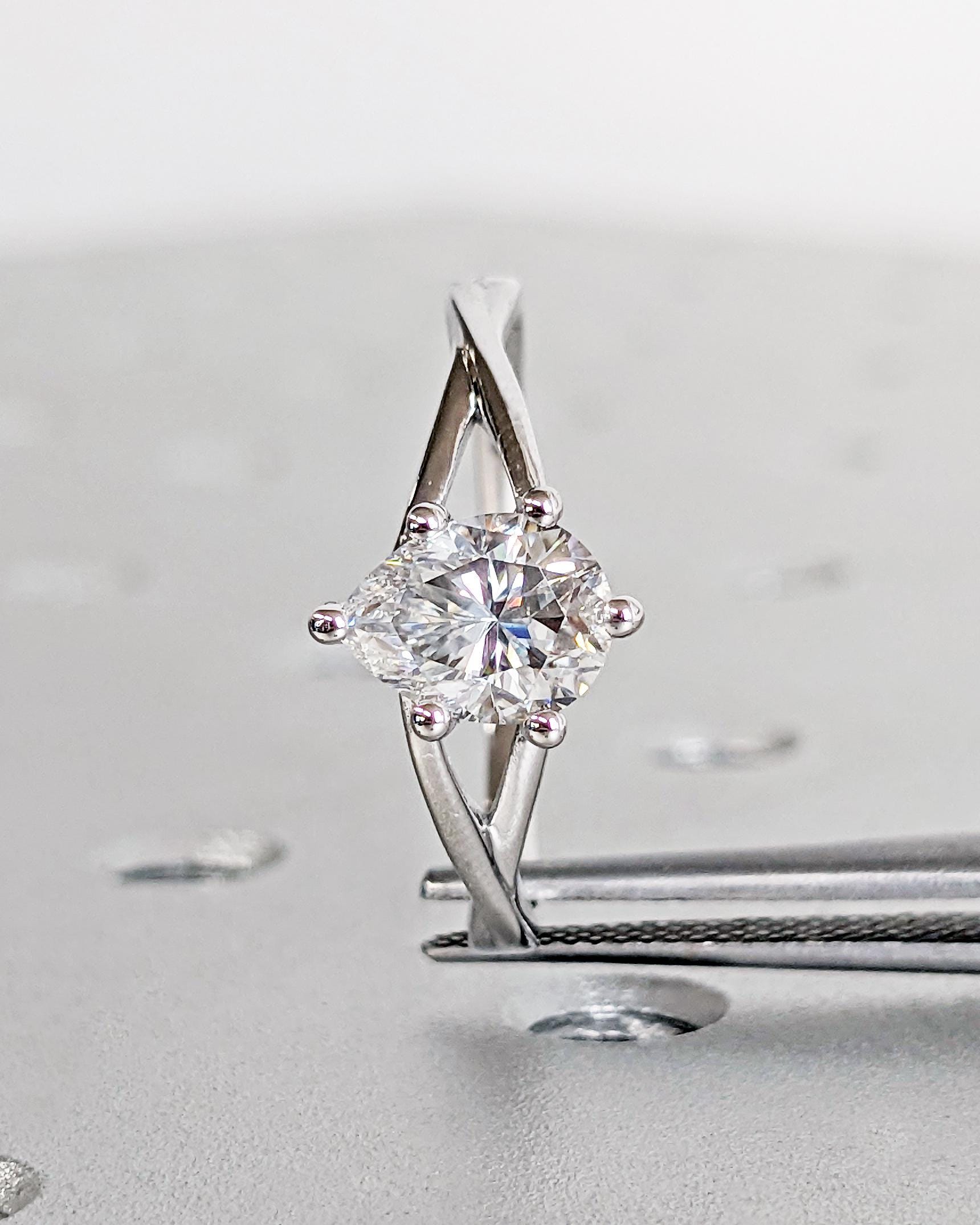 1.2 CT Round Solitaire Moissanite Engagement Ring