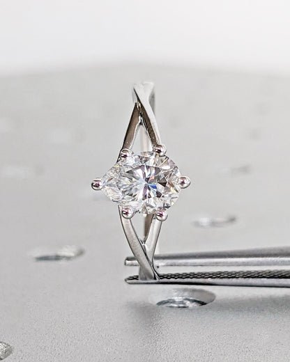 1.2 CT Round Solitaire Moissanite Engagement Ring