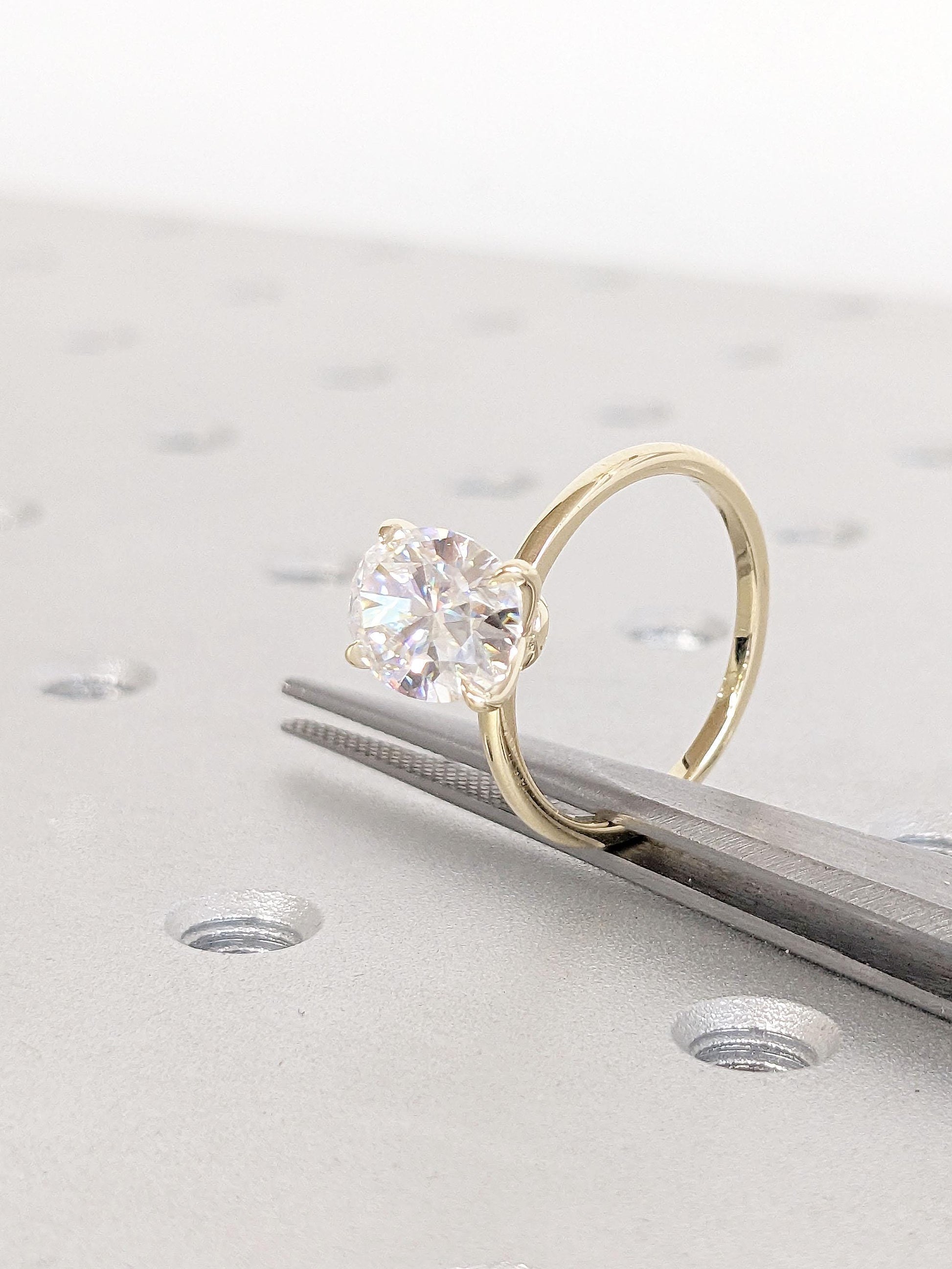 1.2 CT Round Solitaire Moissanite Engagement Ring