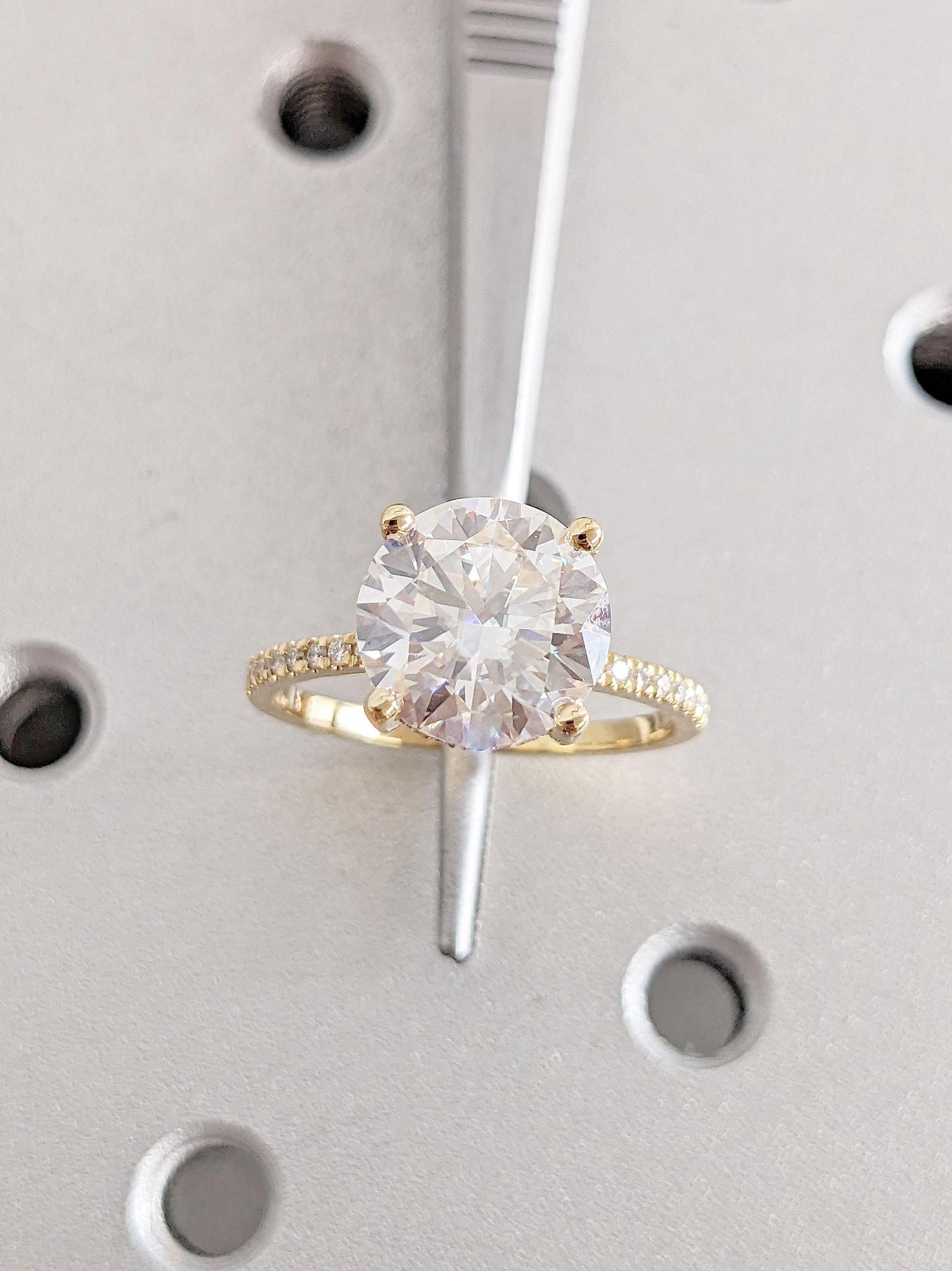 1.2 CT Round Solitaire Moissanite Engagement Ring