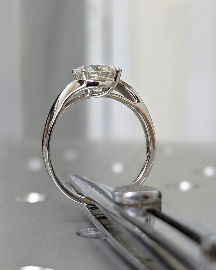 1.2 CT Round Solitaire Moissanite Engagement Ring