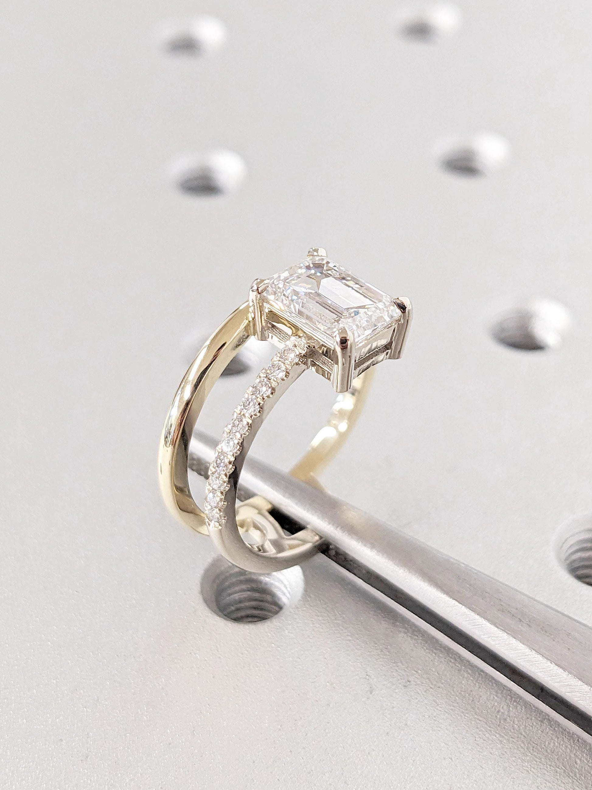 1.2 CT Round Solitaire Moissanite Engagement Ring