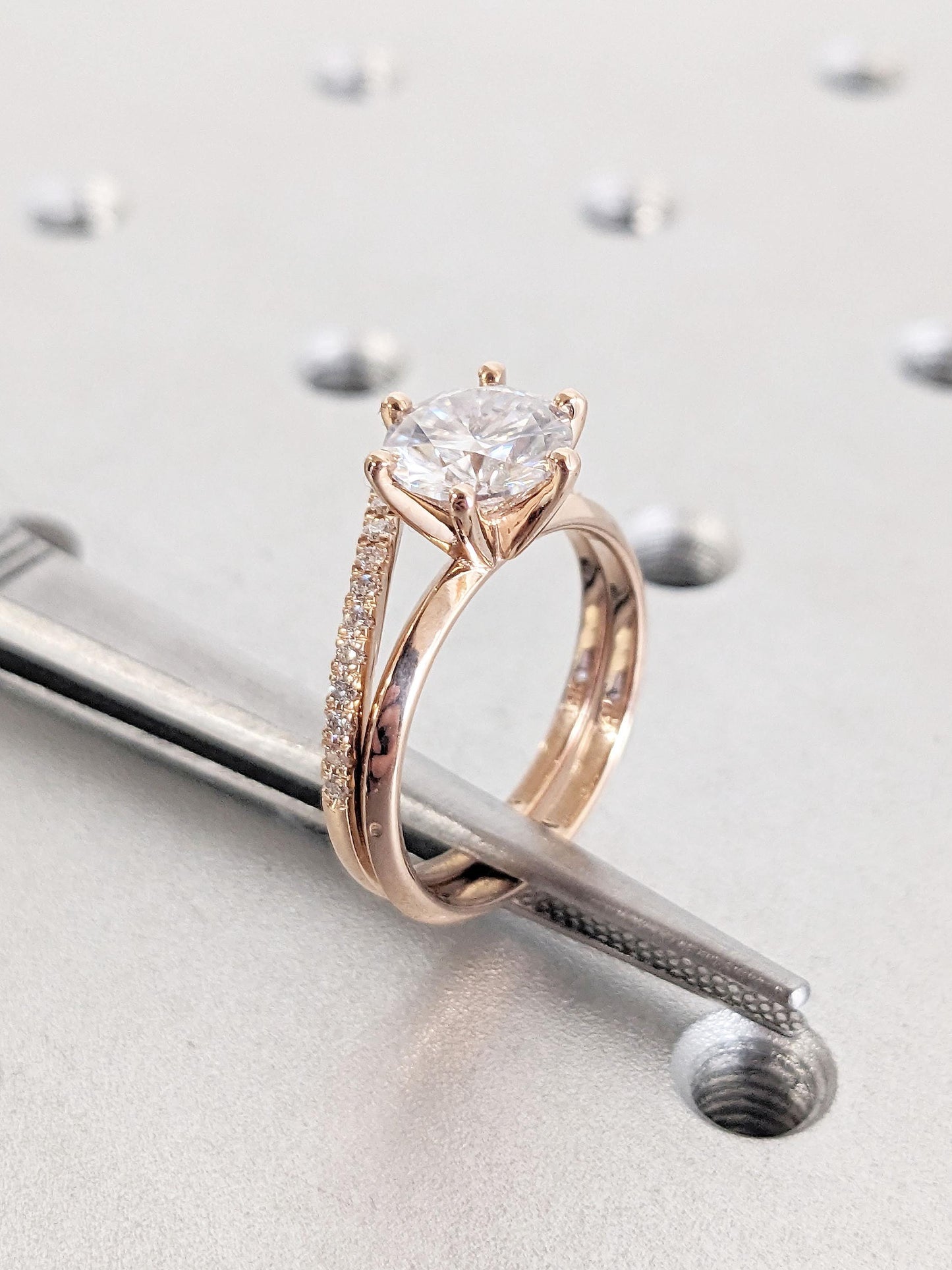 1.2 CT Round Solitaire Moissanite Engagement Ring