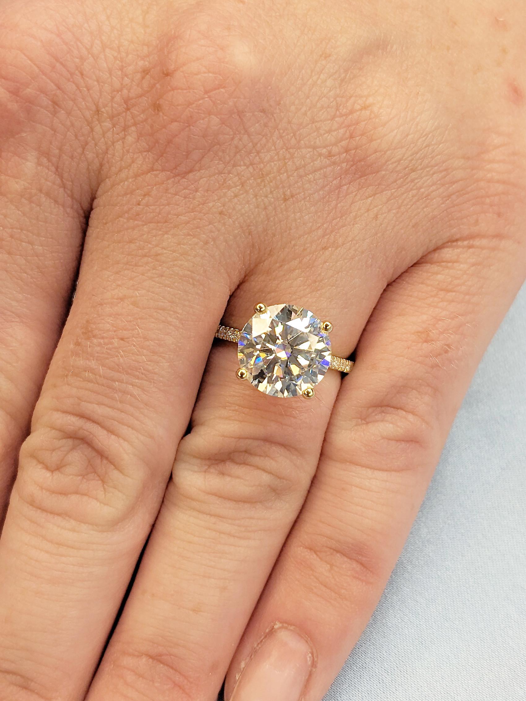 1.2 CT Round Solitaire Moissanite Engagement Ring