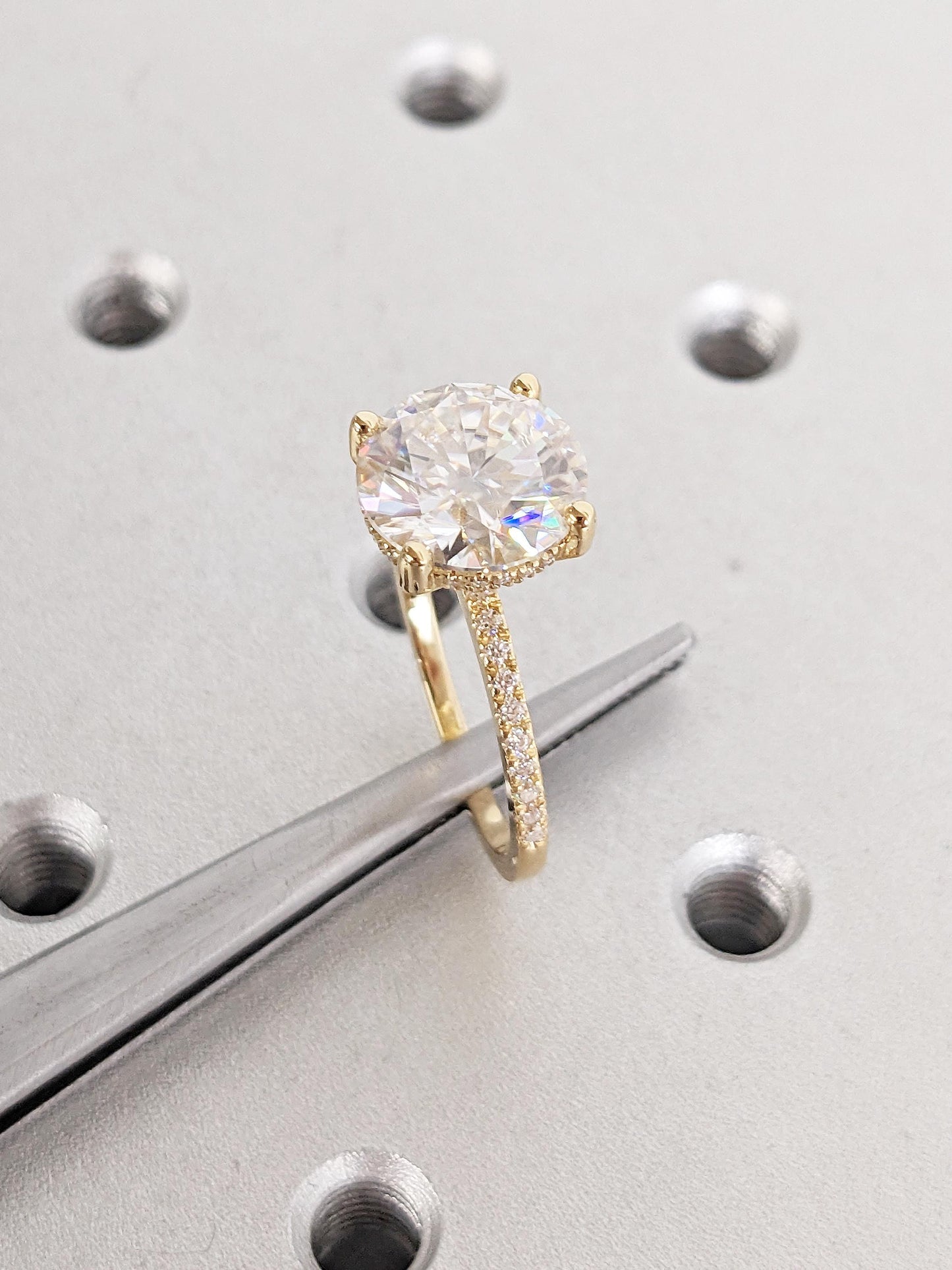 1.2 CT Round Solitaire Moissanite Engagement Ring
