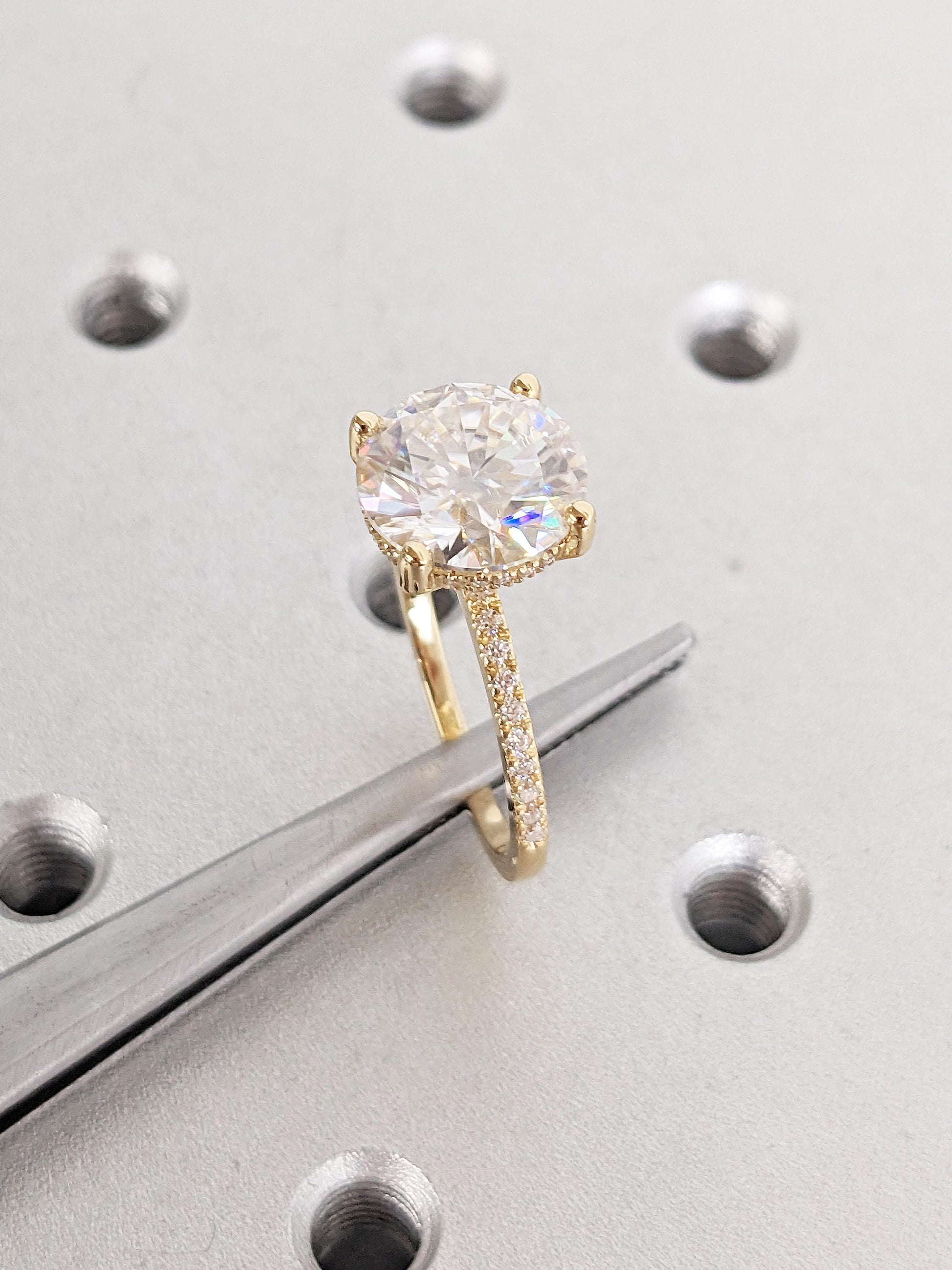 1.2 CT Round Solitaire Moissanite Engagement Ring