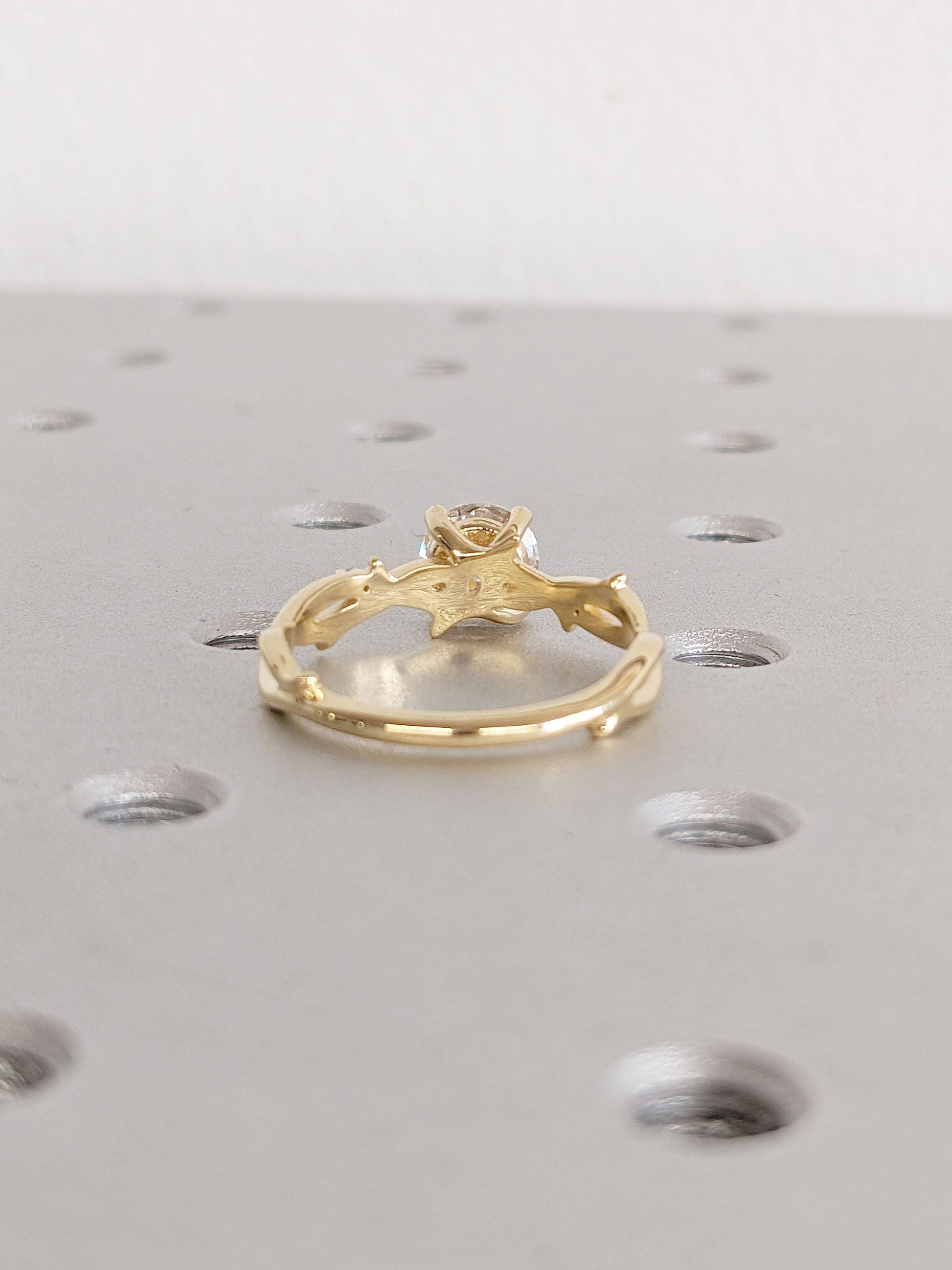 1.2 CT Round Solitaire Moissanite Engagement Ring