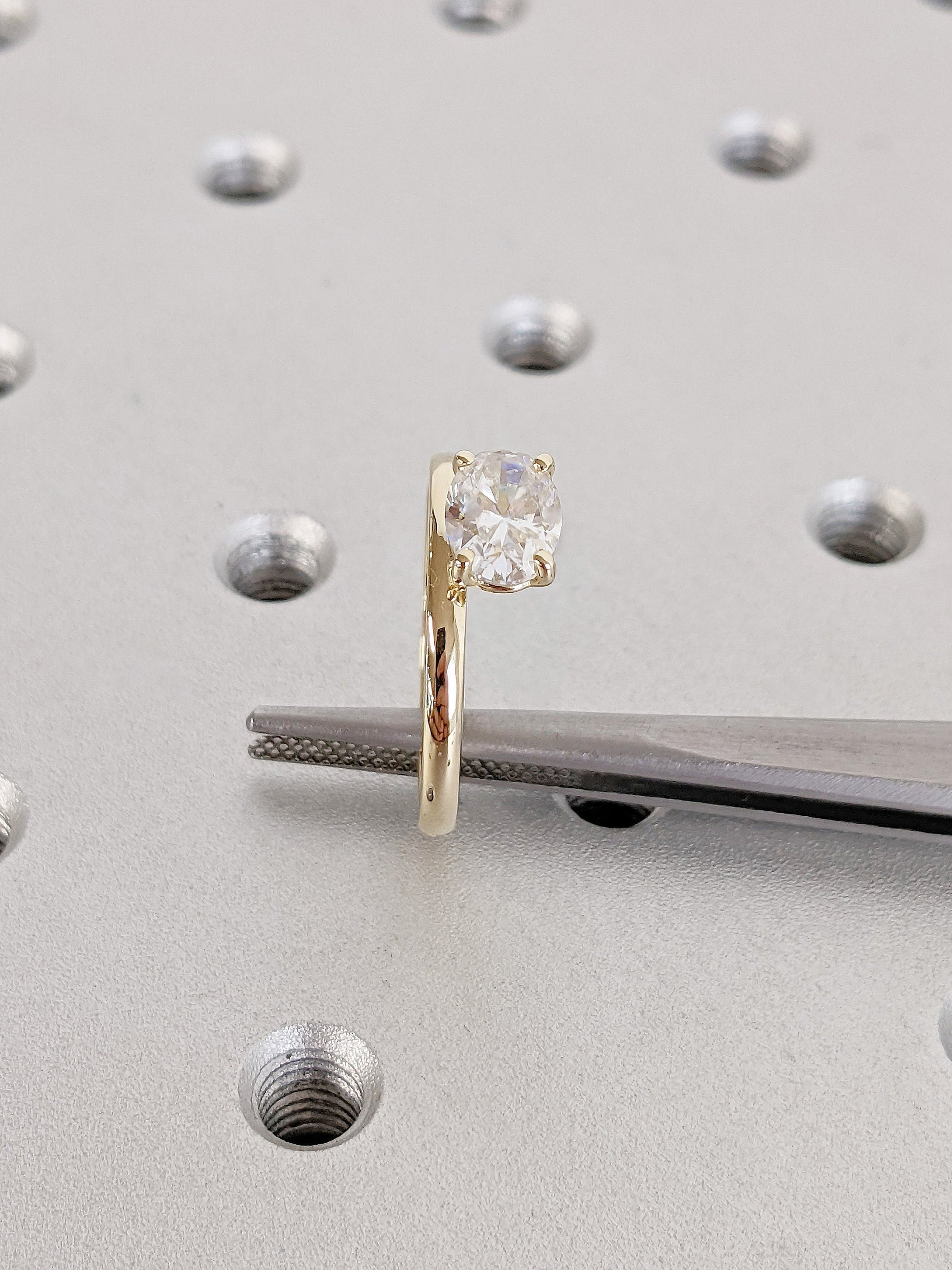 1.2 CT Round Solitaire Moissanite Engagement Ring
