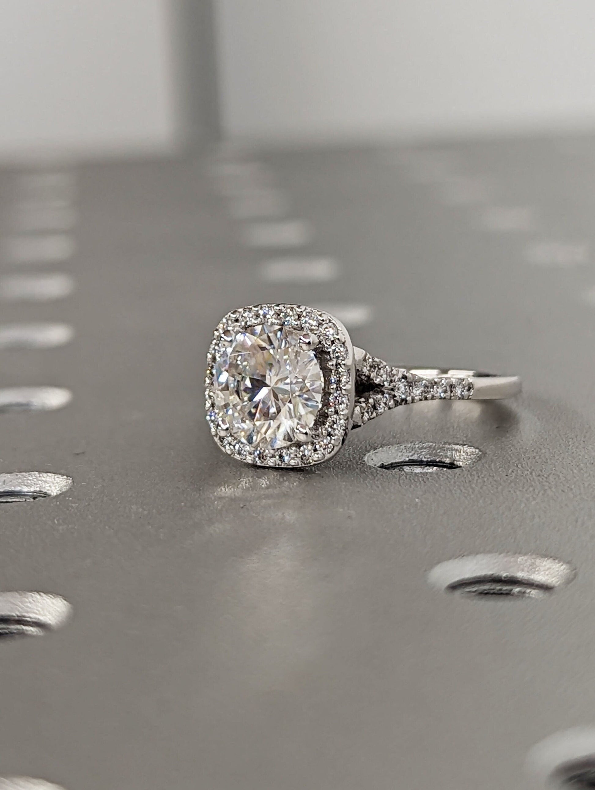 1.2 CT Round Solitaire Moissanite Engagement Ring