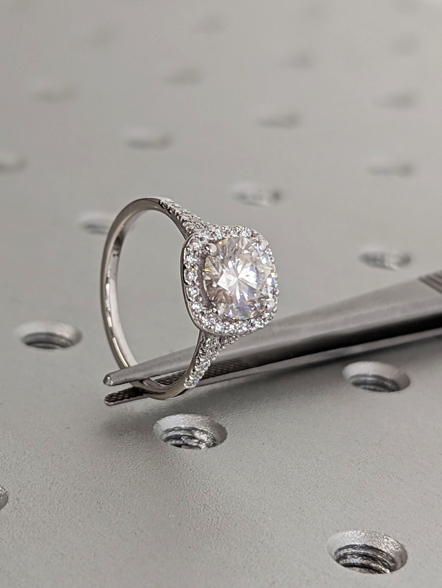 1.2 CT Round Solitaire Moissanite Engagement Ring