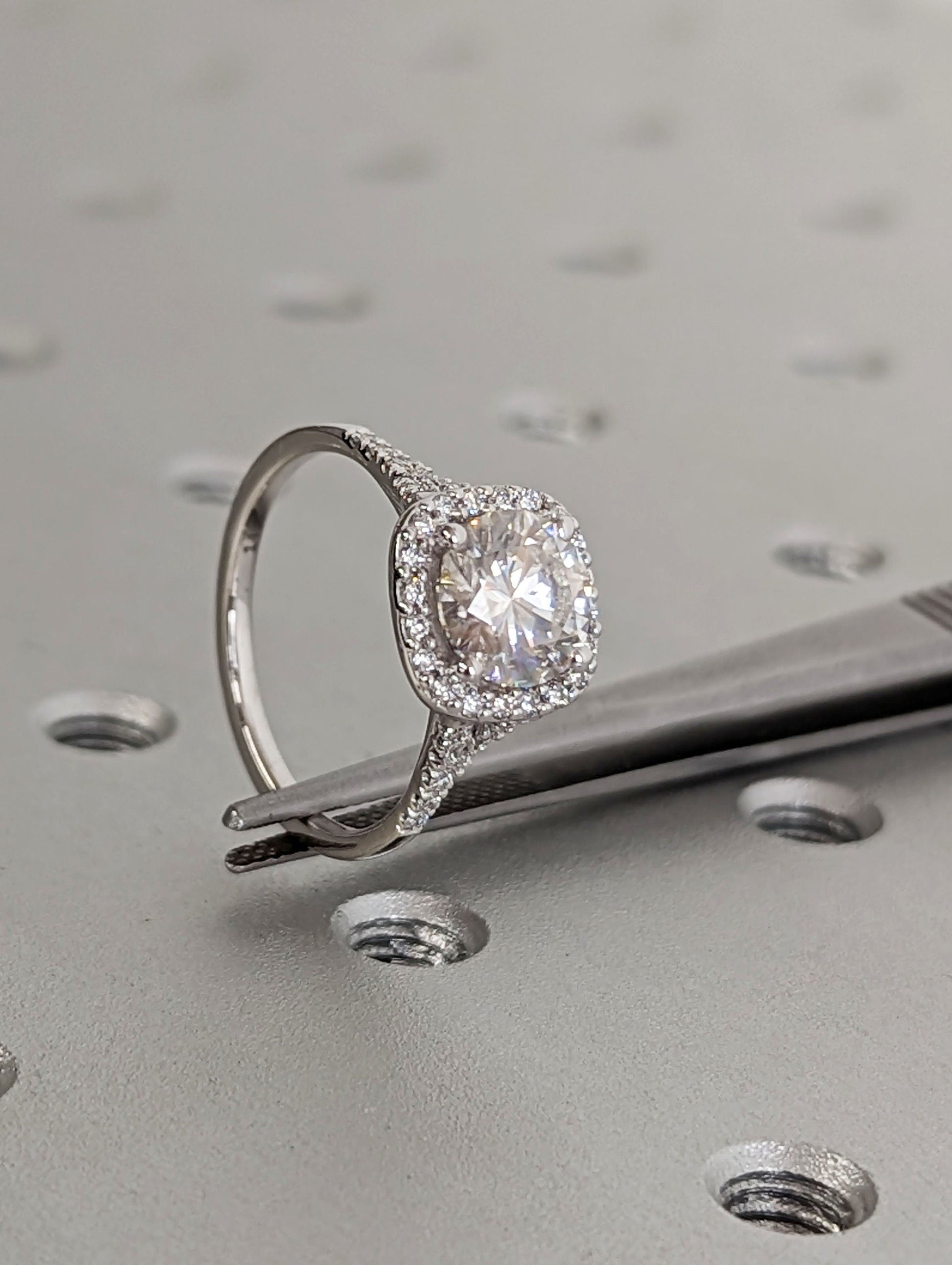 1.2 CT Round Solitaire Moissanite Engagement Ring