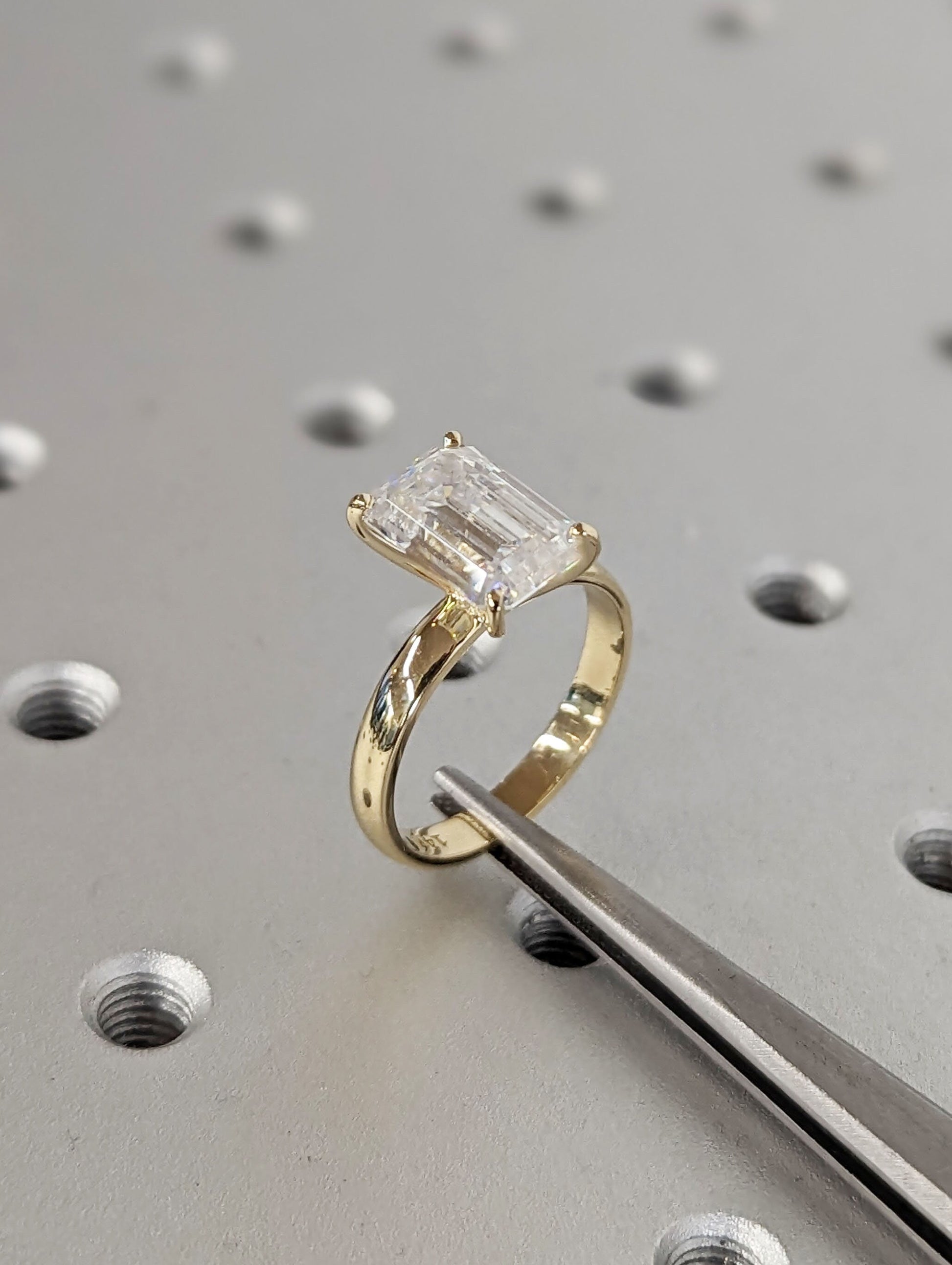 1.2 CT Round Solitaire Moissanite Engagement Ring