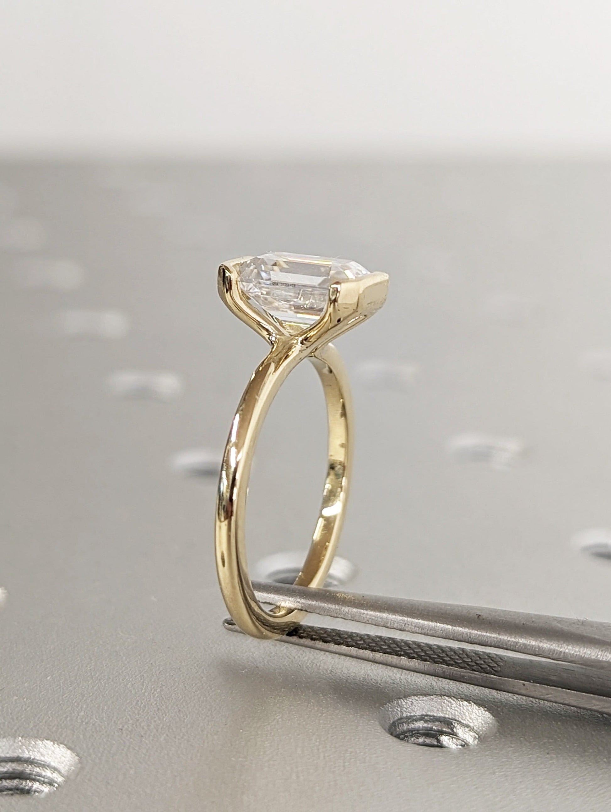 1.2 CT Round Solitaire Moissanite Engagement Ring