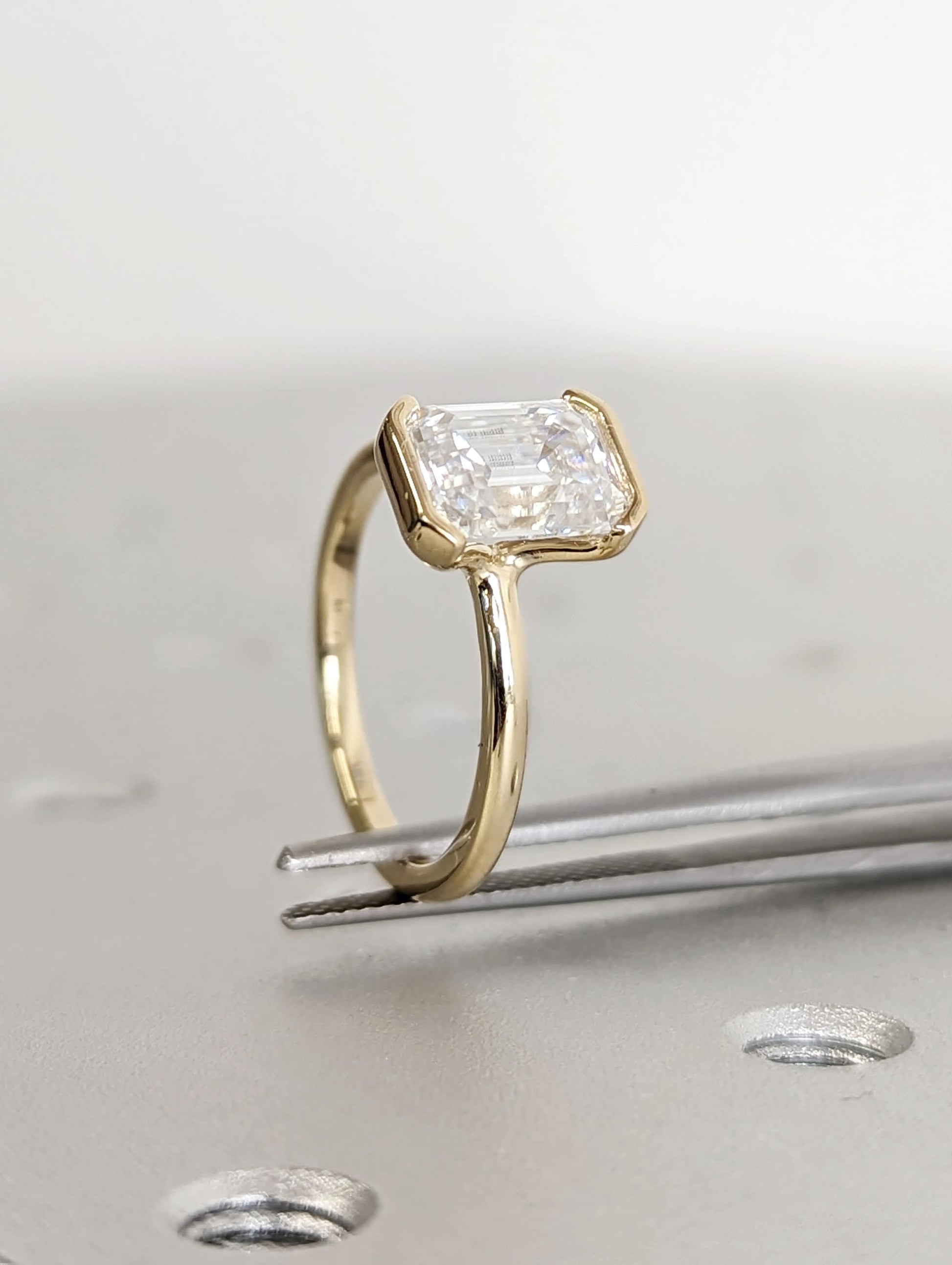 1.2 CT Round Solitaire Moissanite Engagement Ring