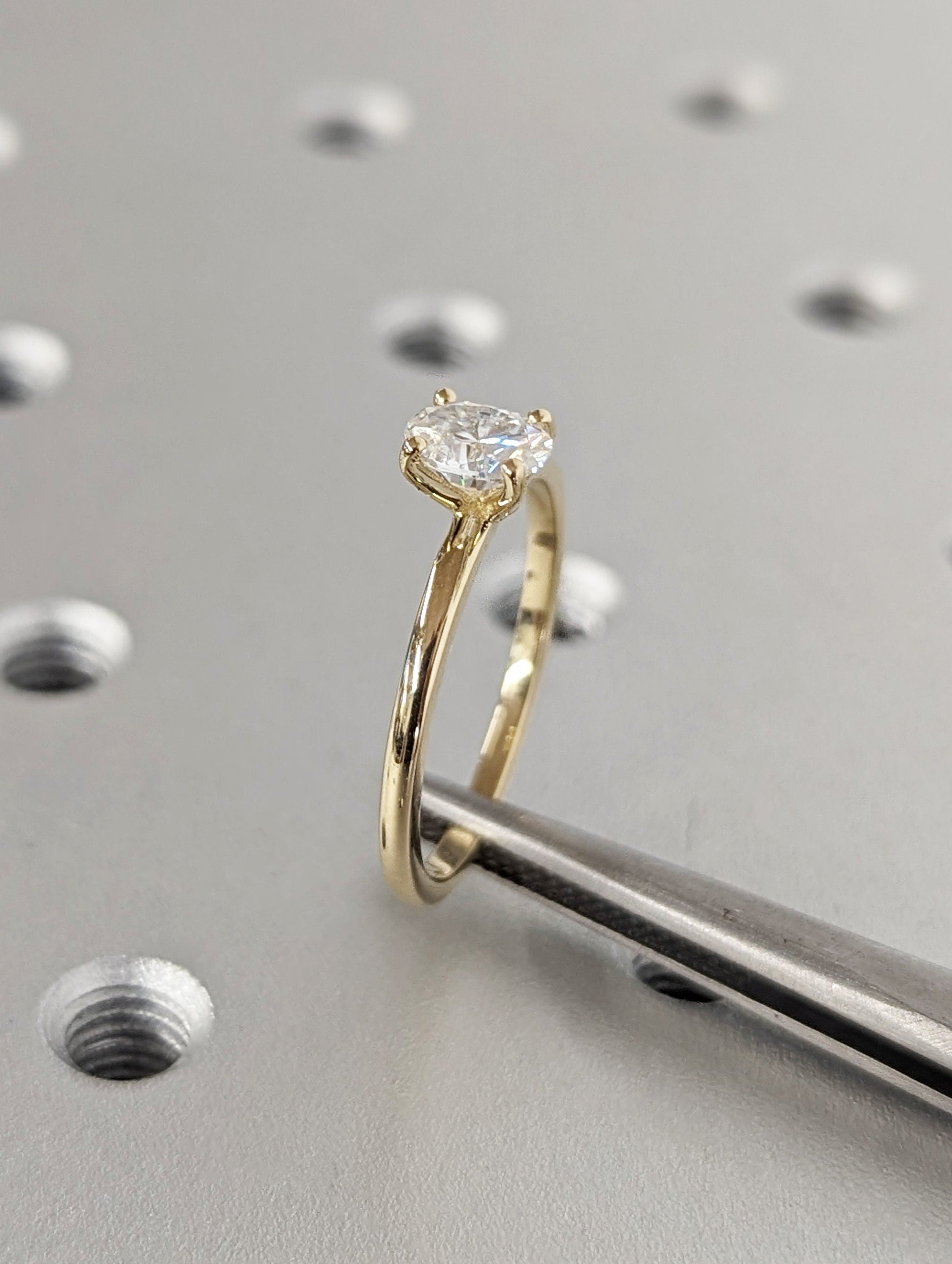 1.2 CT Round Solitaire Moissanite Engagement Ring