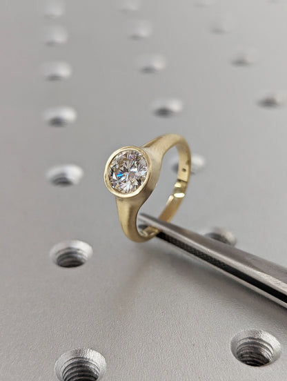 1.2 CT Round Solitaire Moissanite Engagement Ring