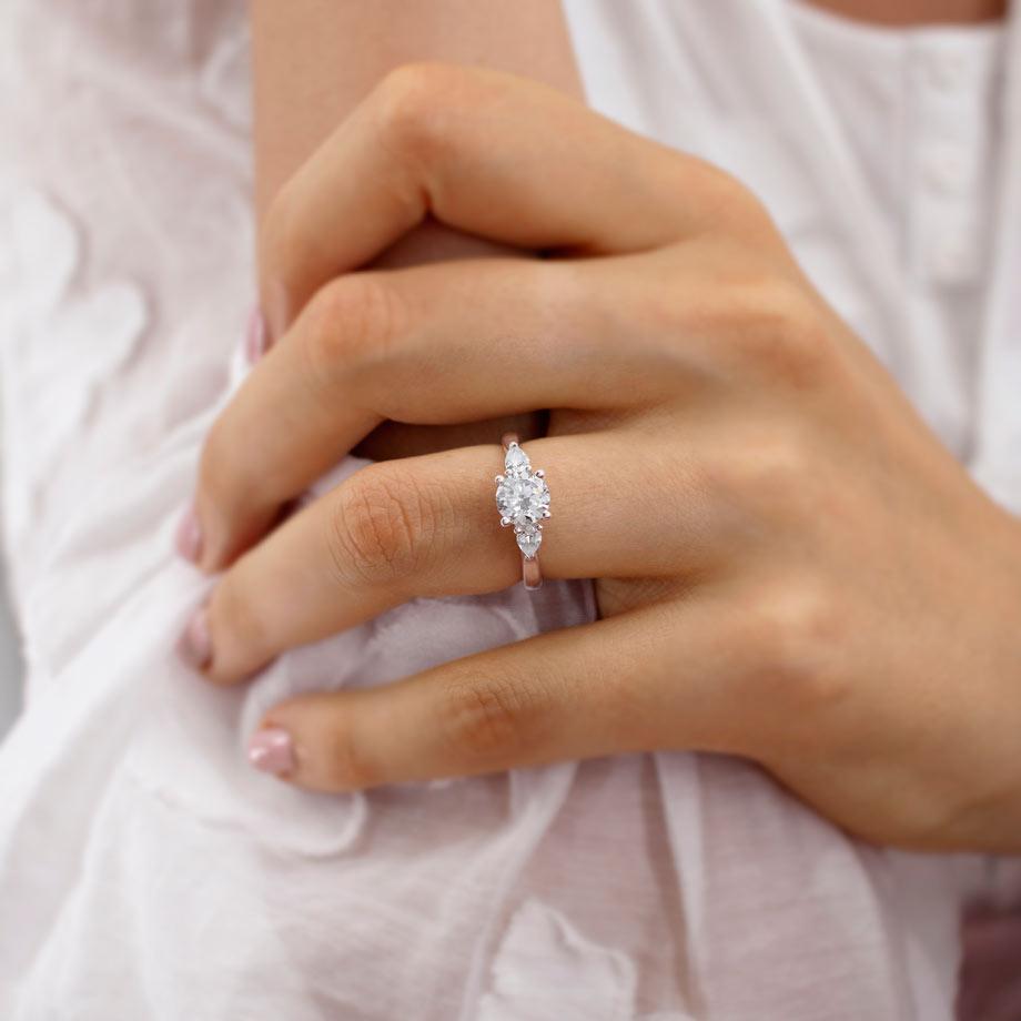 1 CT Round Three Stone Moissanite Engagement Ring