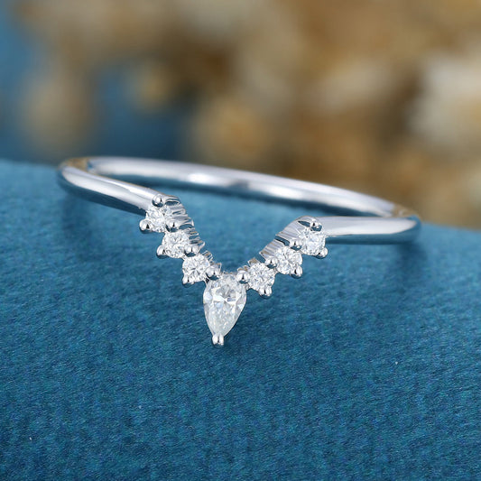1.4 TCW Pear & Round Curved Moissanite Wedding Band