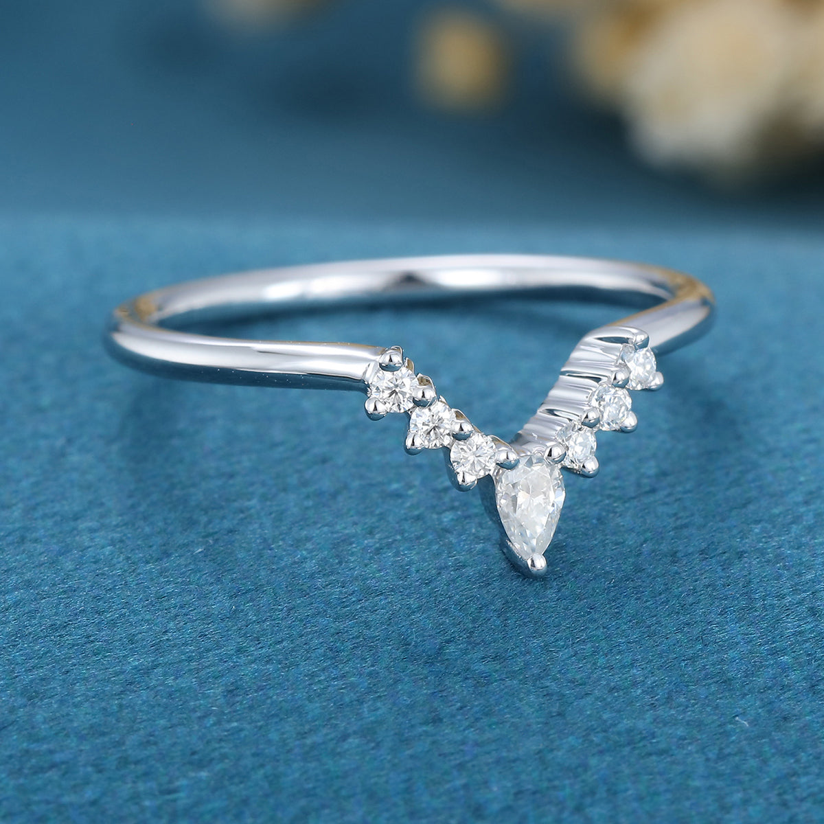 1.4 TCW Pear & Round Curved Moissanite Wedding Band