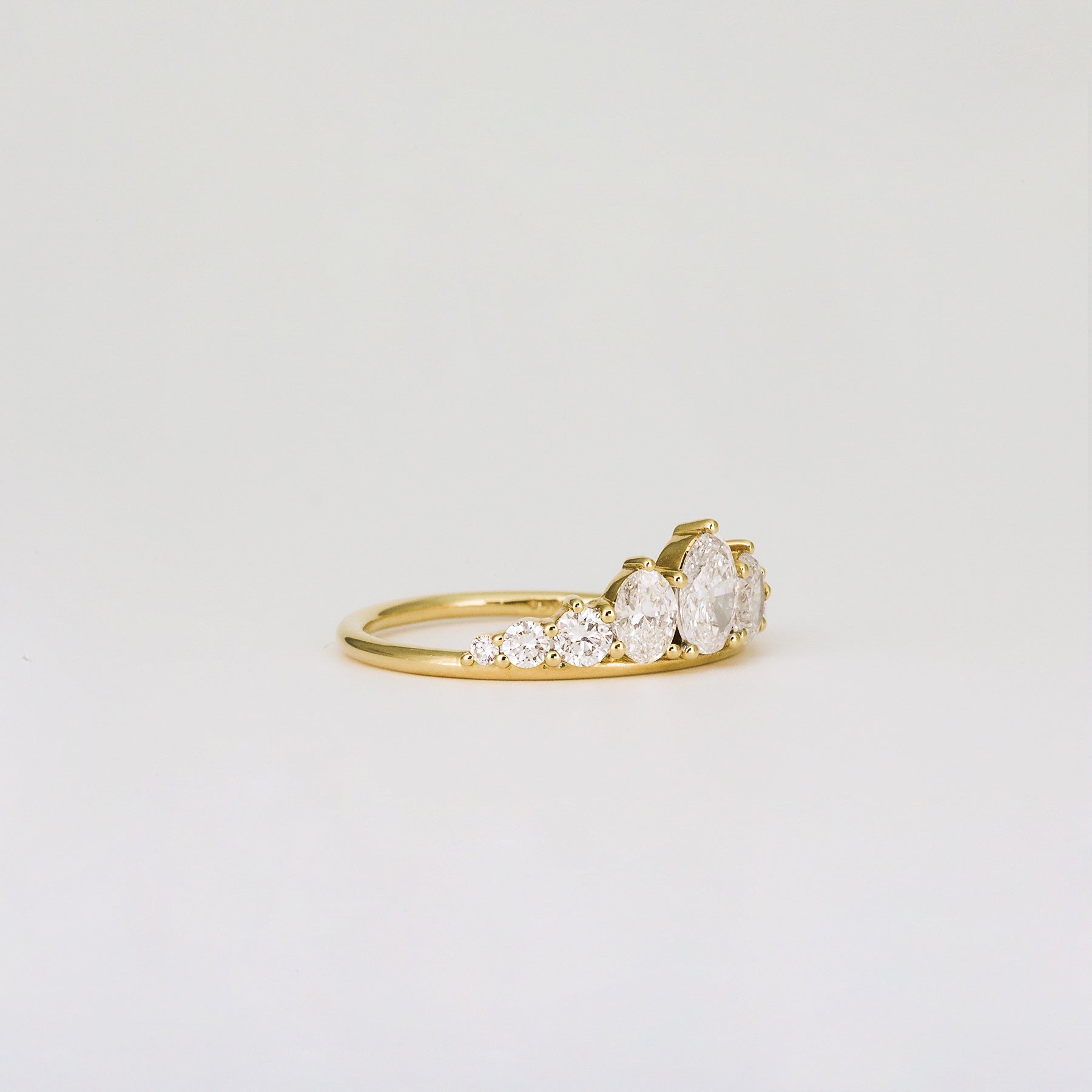 0.95 TCW Oval & Round Curved Moissanite Wedding Band