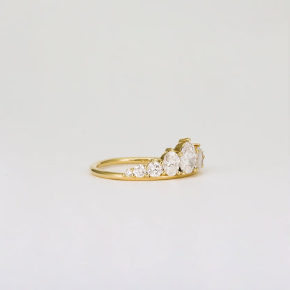 0.95 TCW Oval & Round Curved Moissanite Wedding Band