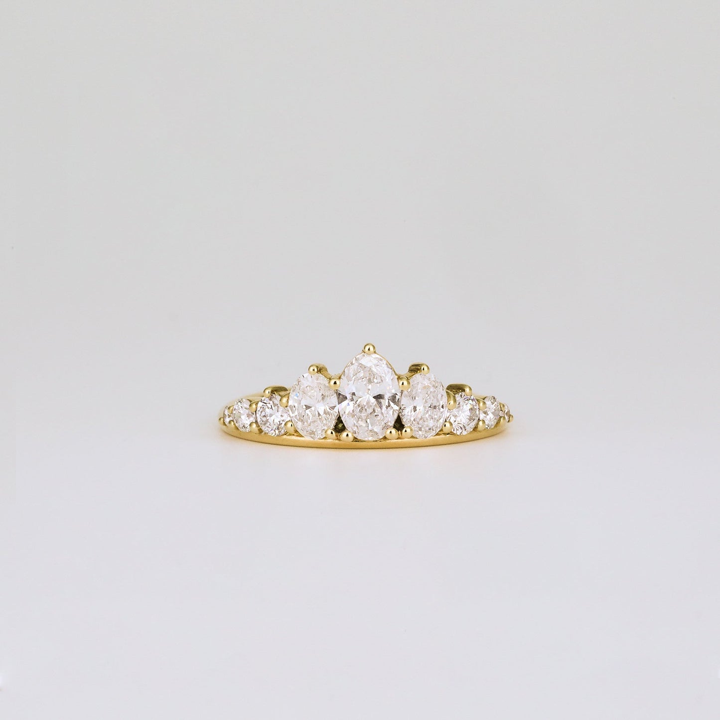 0.95 TCW Oval & Round Curved Moissanite Wedding Band