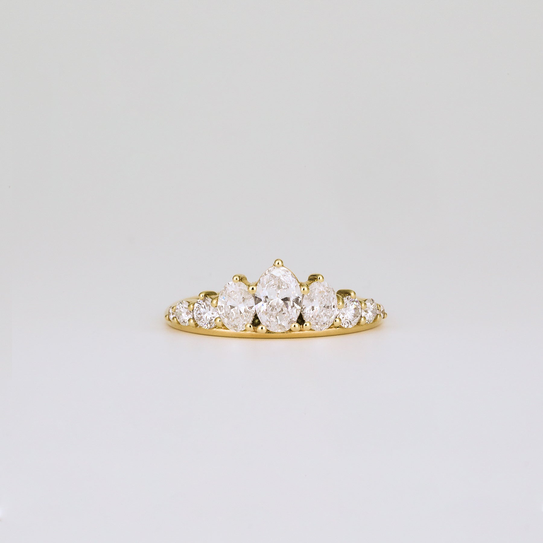 0.95 TCW Oval & Round Curved Moissanite Wedding Band