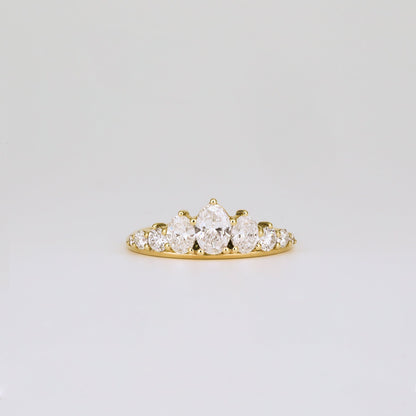 0.95 TCW Oval & Round Curved Moissanite Wedding Band
