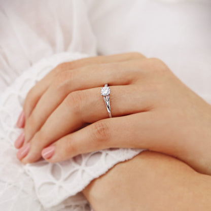 0.8 CT Round Solitaire Split Shank Moissanite Engagement Ring