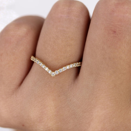 0.17 TCW Round Curved Moissanite Wedding Band