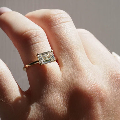 2 CT Emerald Solitare Moissanite Engagement Ring