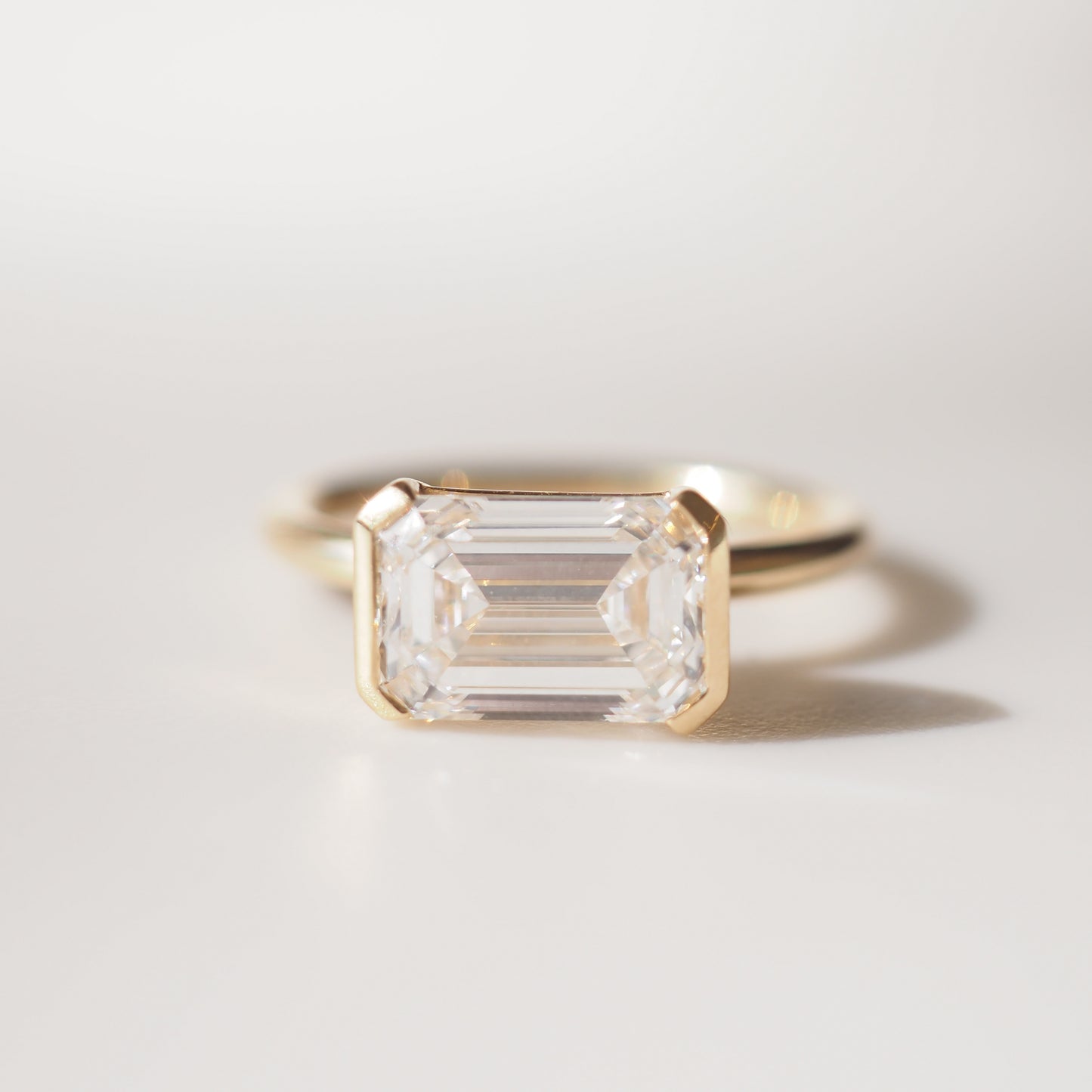 2.5 CT Emerald Solitare Moissanite Engagement Ring