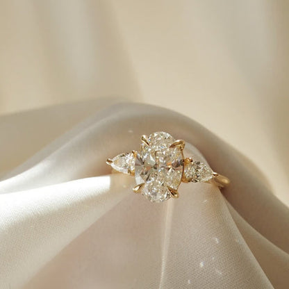 2 CT Oval Three Stone Moissanite Engagement Ring