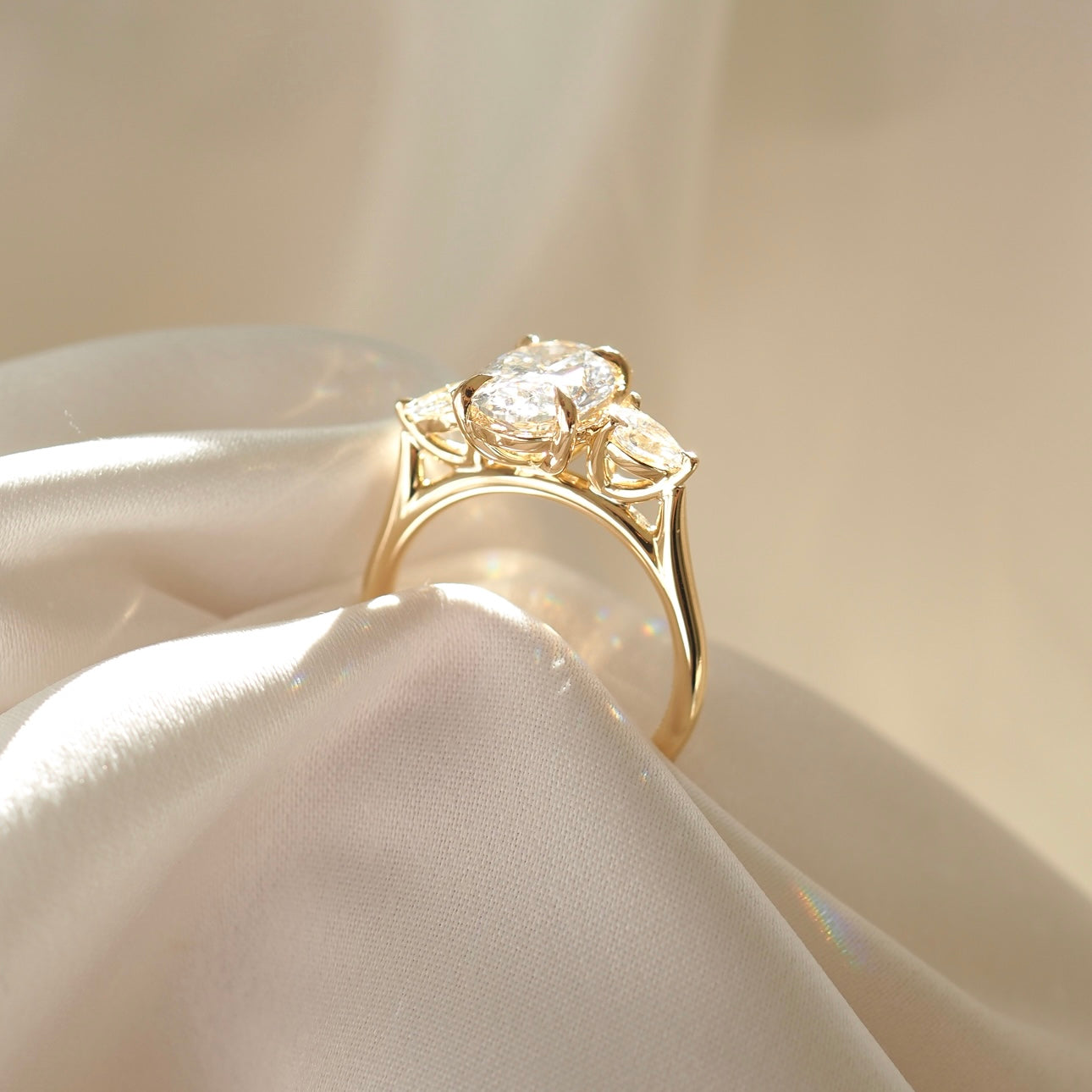 2 CT Oval Three Stone Moissanite Engagement Ring