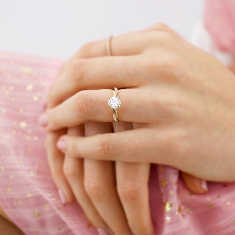 1 CT Round Twisted Pave Moissanite Engagement Ring