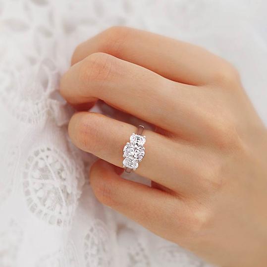 1.5 CT Oval Three Stone Moissanite Engagement Ring
