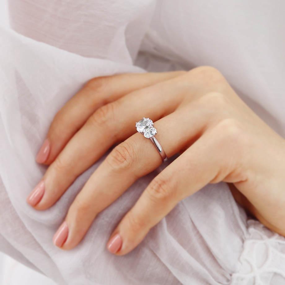 1.5 CT Oval Three Stone Moissanite Engagement Ring