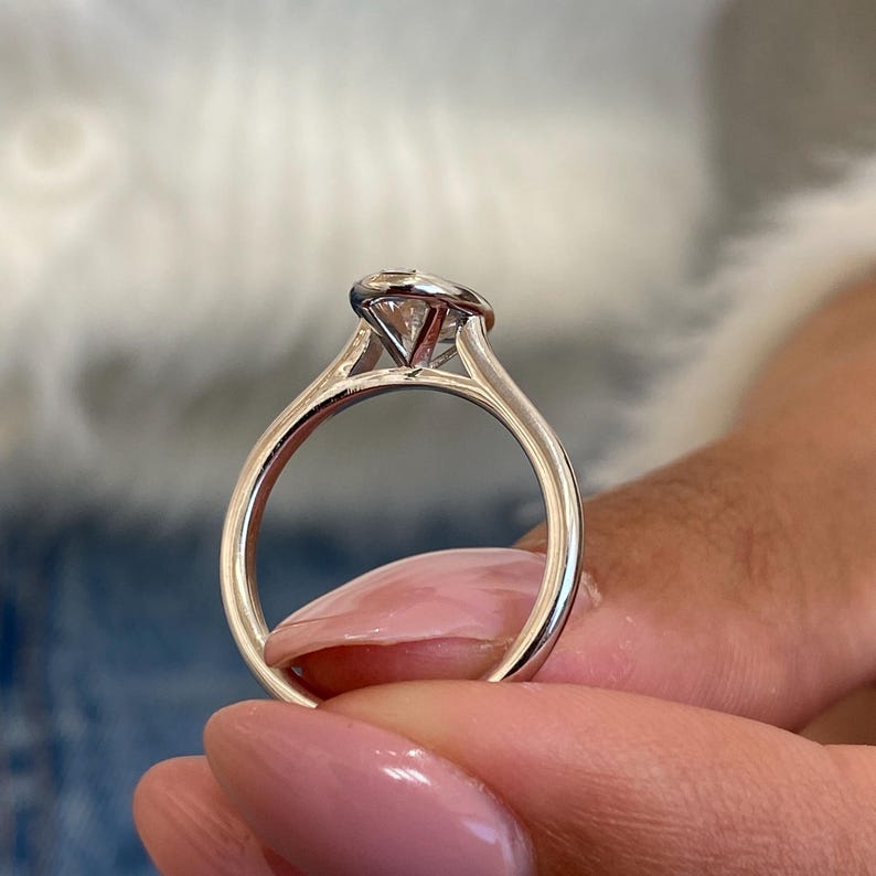 1 CT Oval Bezel Moissanite Engagement Ring