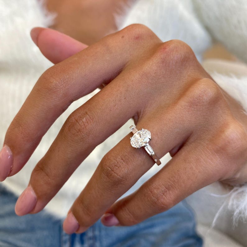 1 CT Oval Three Stone Moissanite Engagement Ring