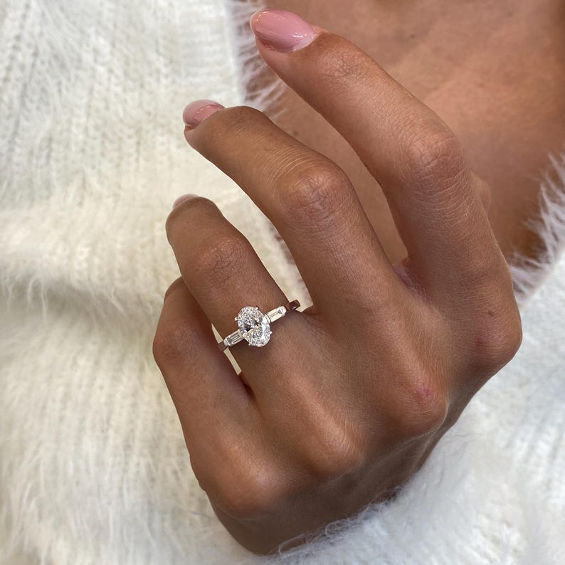 1 CT Oval Three Stone Moissanite Engagement Ring