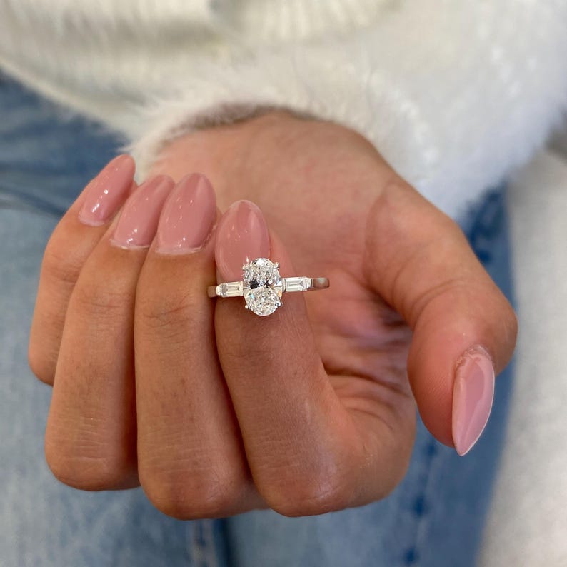 1 CT Oval Three Stone Moissanite Engagement Ring