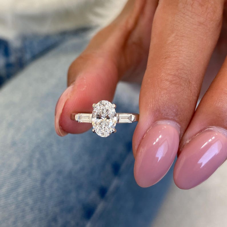1 CT Oval Three Stone Moissanite Engagement Ring