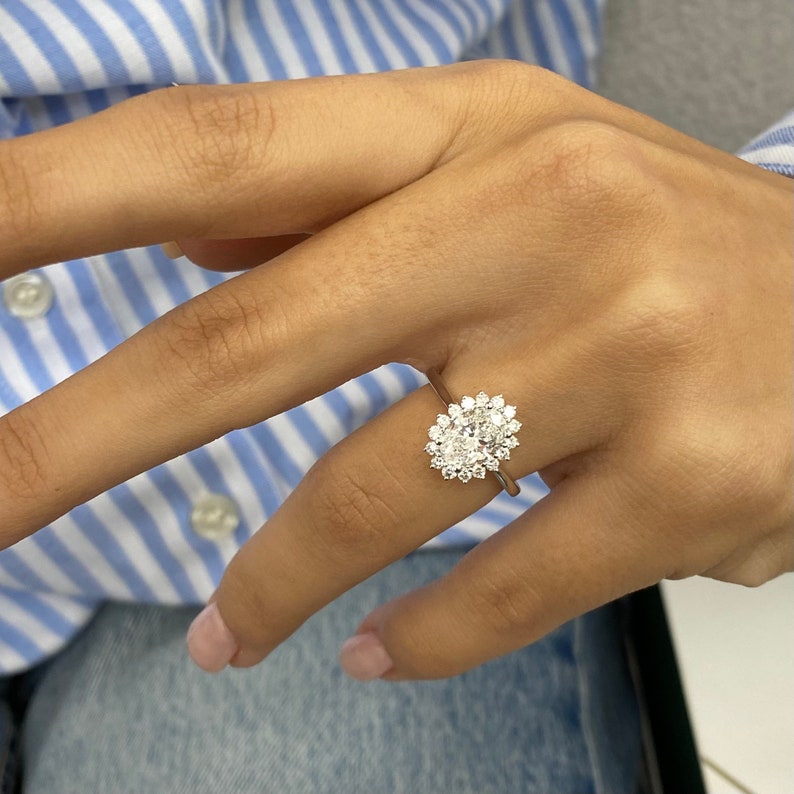 1 CT Oval Halo Moissanite Engagement Ring
