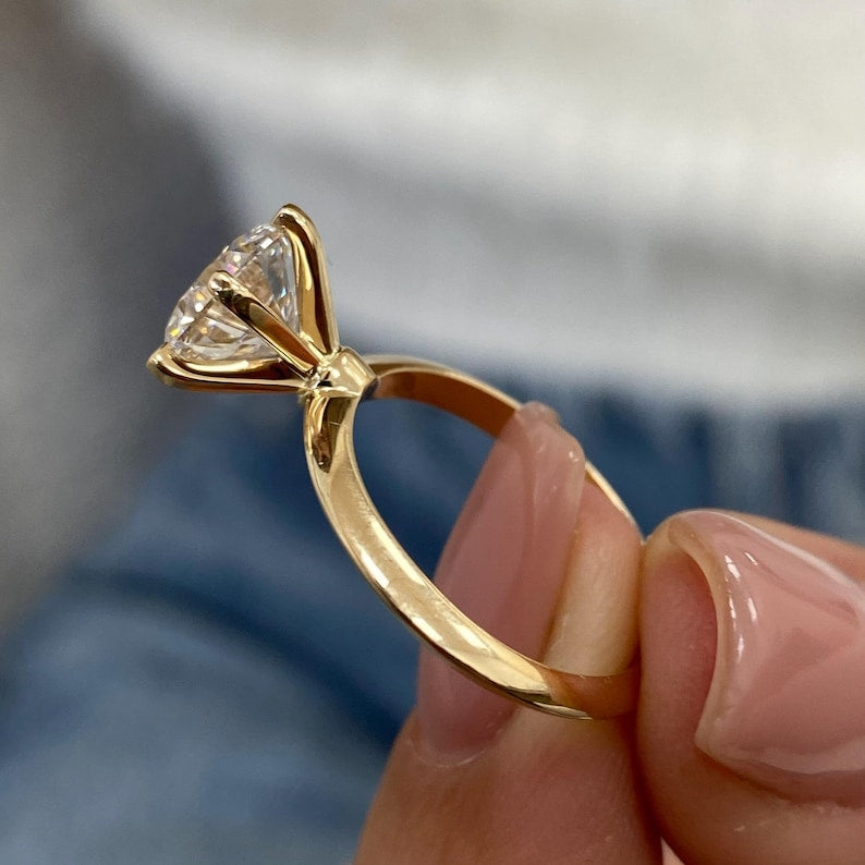 2 CT Round Solitaire Moissanite Engagement Ring