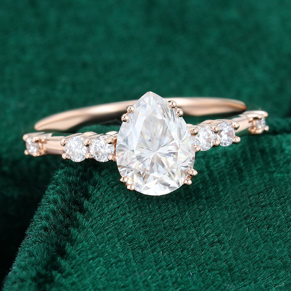 1 CT Pear Cluster Moissanite Engagement Ring