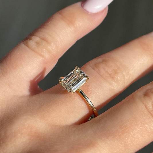 1.80 CT Emerald Solitaire Moissanite Engagement Ring