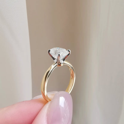 2 CT Oval Solitaire Moissanite Engagement Ring